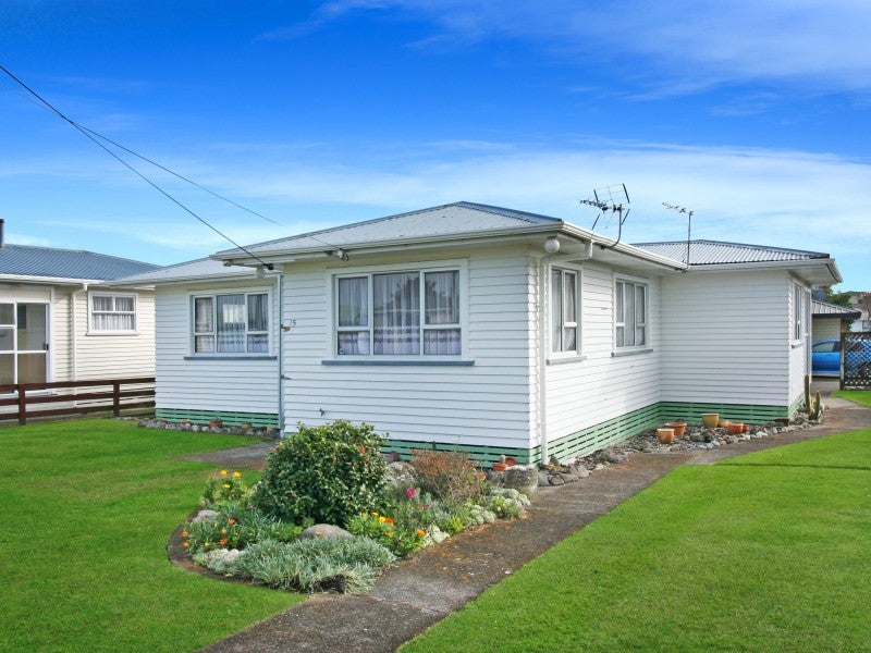 1/15 Turakina Street, Merrilands, New Plymouth - Carousel 1