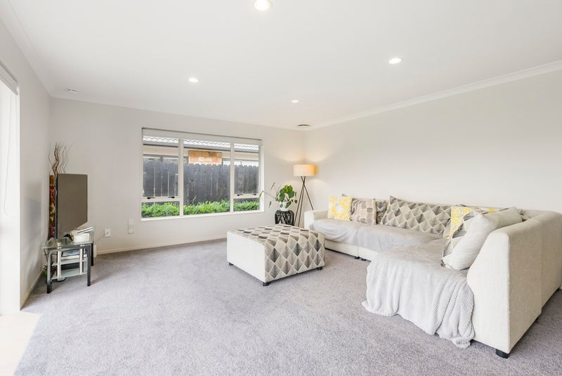 5 Waione Court, Takanini, Auckland - Carousel 2