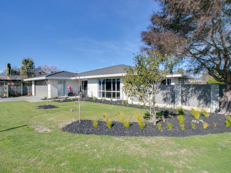2 Fern Grove, Taradale, Napier - Carousel 1