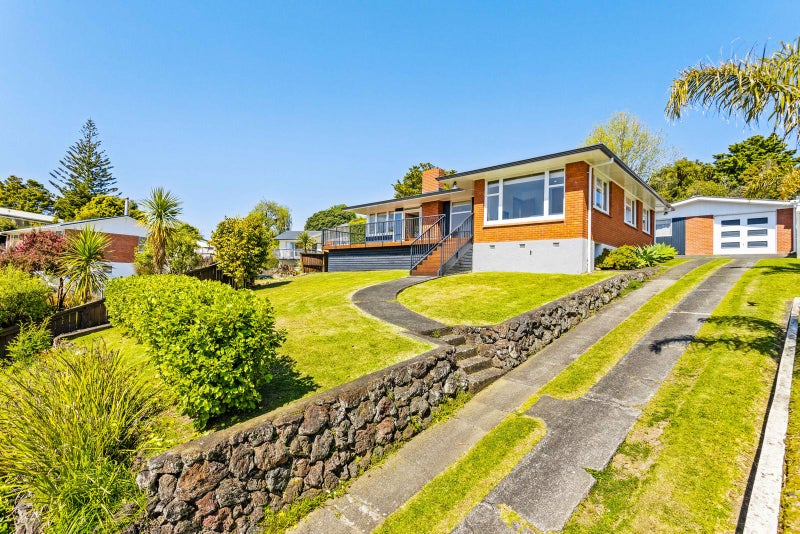 33 Noall Street, Te Atatu Peninsula, Auckland - Carousel 1