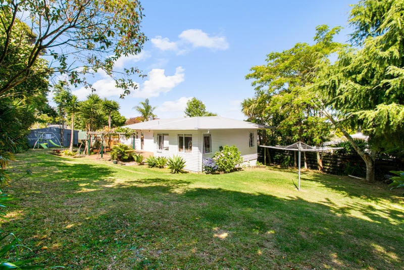 48 Hilling Street, Titirangi, Auckland - Carousel 2
