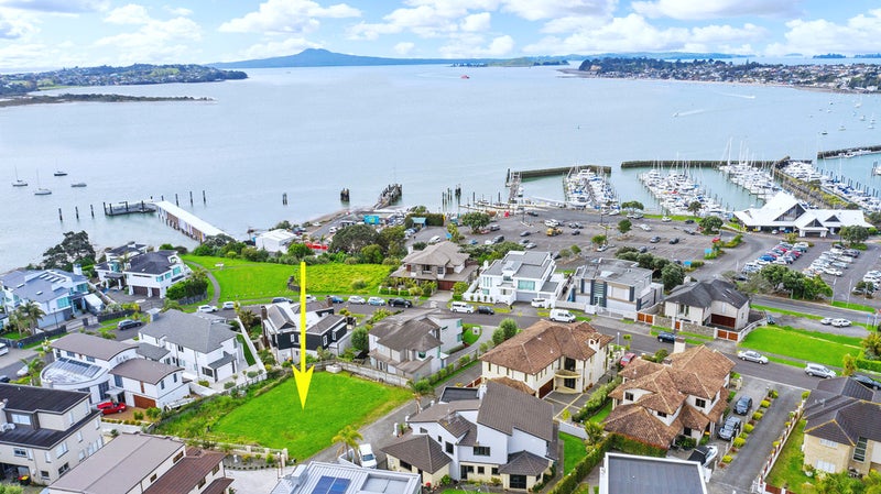 41 Compass Way, HALF MOON BAY, AUCKLAND - Carousel 1