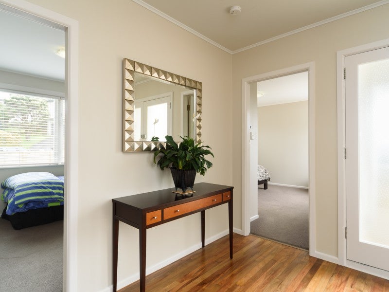 16 Glenamoy Crescent, Johnsonville, Wellington - Carousel 2