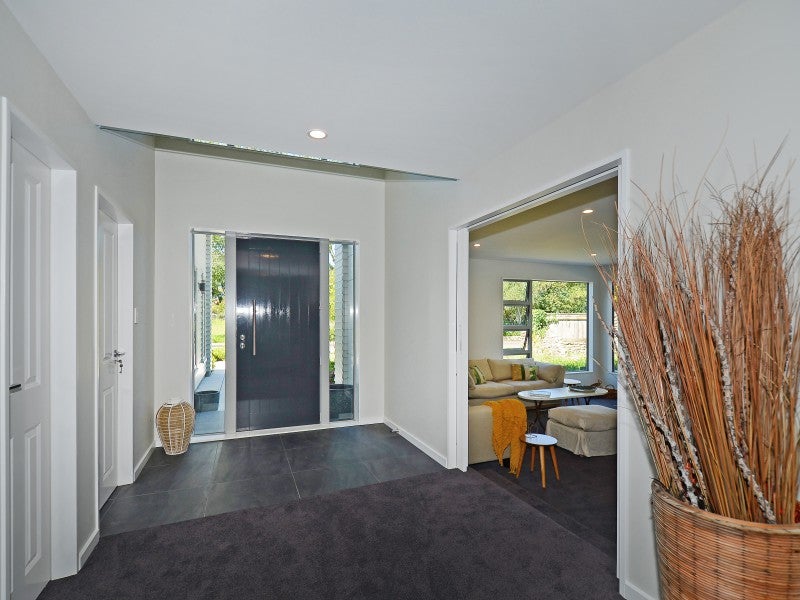 4 Oakmont, Heretaunga, Upper Hutt - Carousel 2