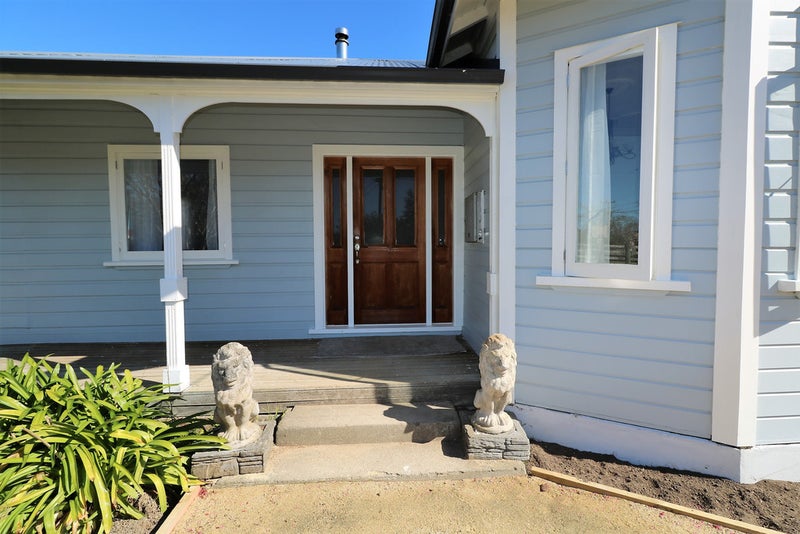 9 Clifton Avenue, Carterton - Carousel 2