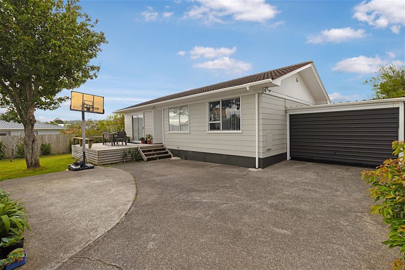 1/8 Iota Place, Clover Park, Auckland - Carousel 1