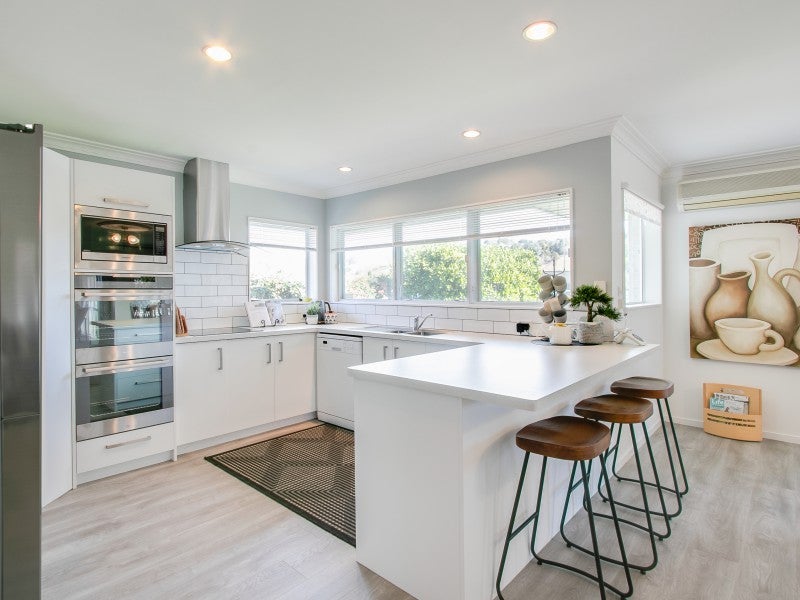 2 Fern Grove, Taradale, Napier - Carousel 2