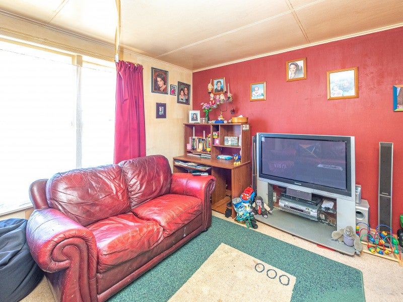 15 Matipo Street, Castlecliff, Whanganui - Carousel 2