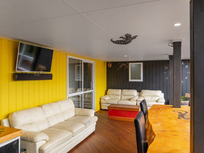 166 Dorset Road, Carterton - Carousel 22