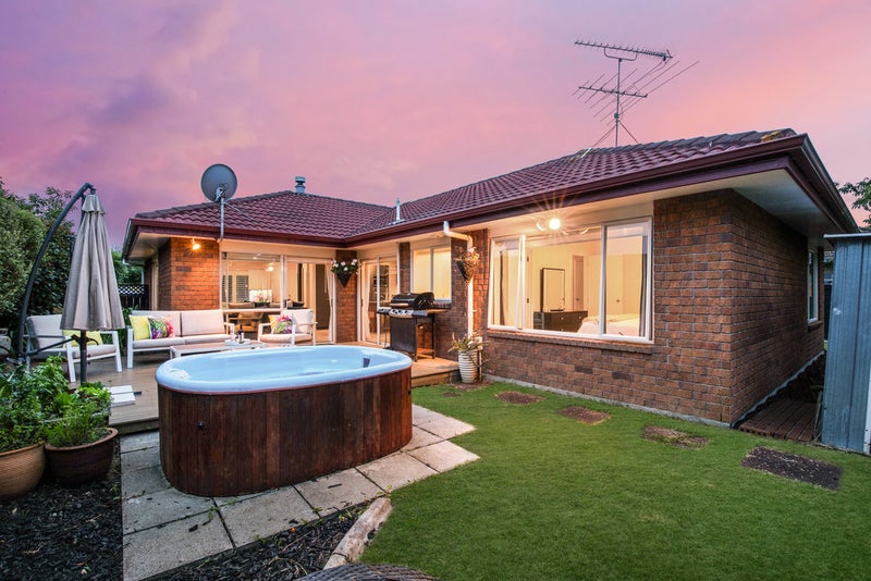 Property Valuation for 8 Rushbury Place, Randwick Park, Auckland