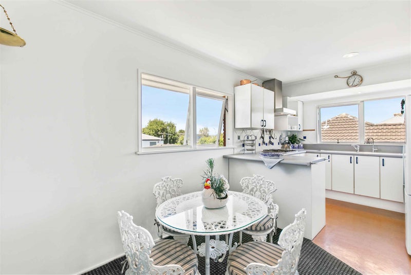 2/18 Taharoto Road, Takapuna, Auckland - Carousel 5