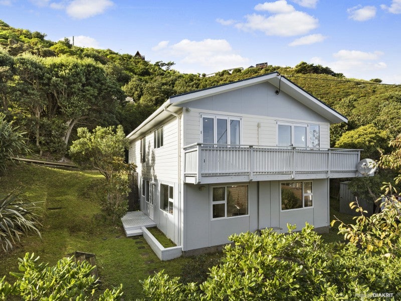 13A Bristol Street, Island Bay, Wellington - Carousel 13