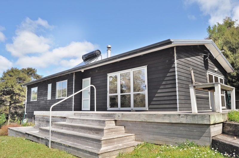 16 Beach Street, Sandspit, Warkworth - Carousel 1