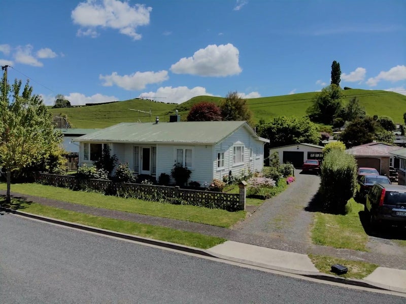 12 Church Street, Tirau - Carousel 1