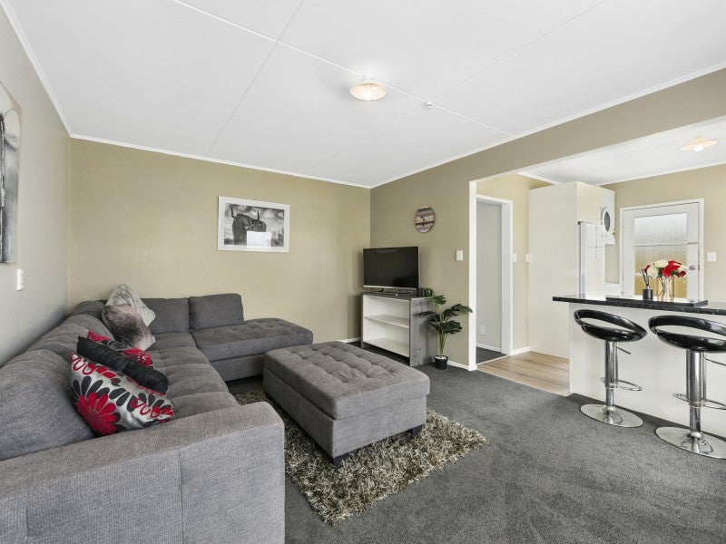 1/62 Ararino Street, Trentham, Upper Hutt - Carousel 1
