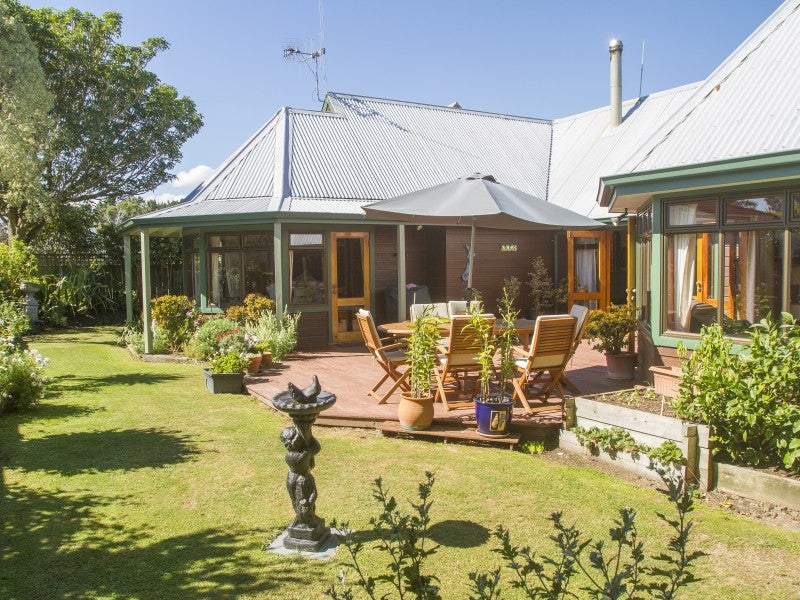 14 Hillgrove Place, Fitzherbert, Palmerston North - Carousel 2