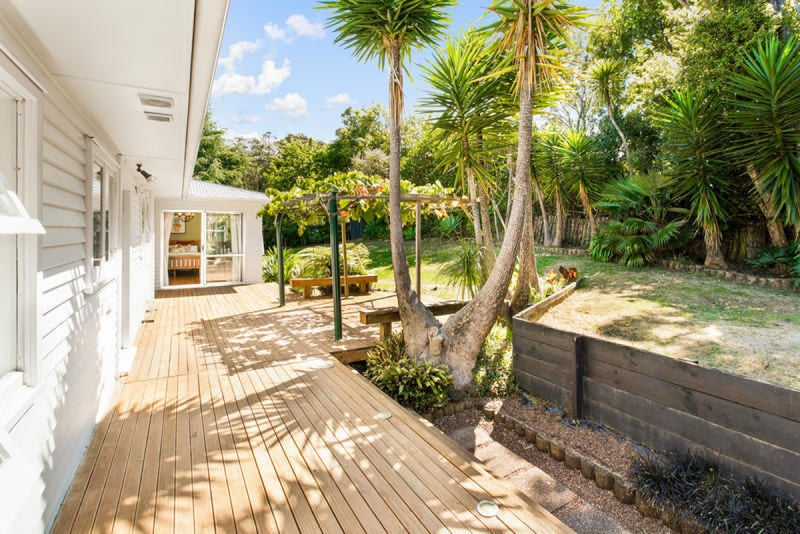 48 Hilling Street, Titirangi, Auckland - Carousel 1
