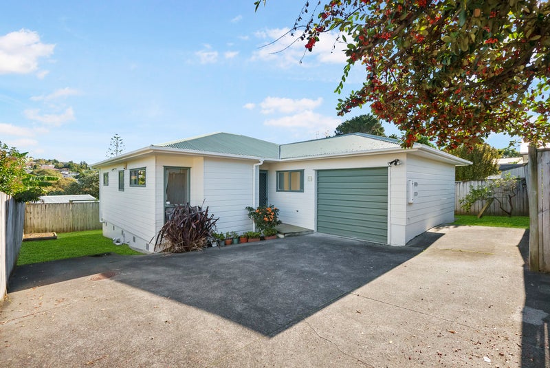 2/12 Ramillies Place, Glenfield, Auckland - Carousel 1