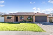 33 South Kensington Way, Henderson, Waitakere City, Auckland