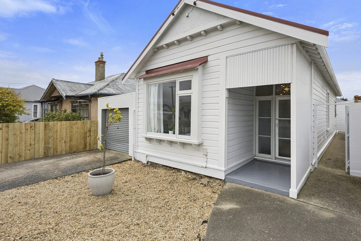 57 Royal Crescent, Saint Kilda, Dunedin - Carousel 1