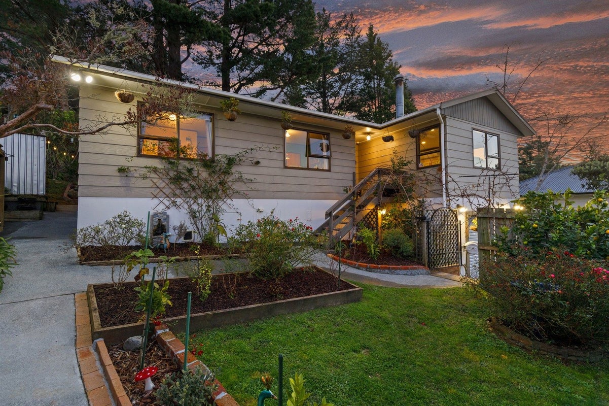 27 Fenchurch Grove, Stokes Valley, Lower Hutt - Carousel 1