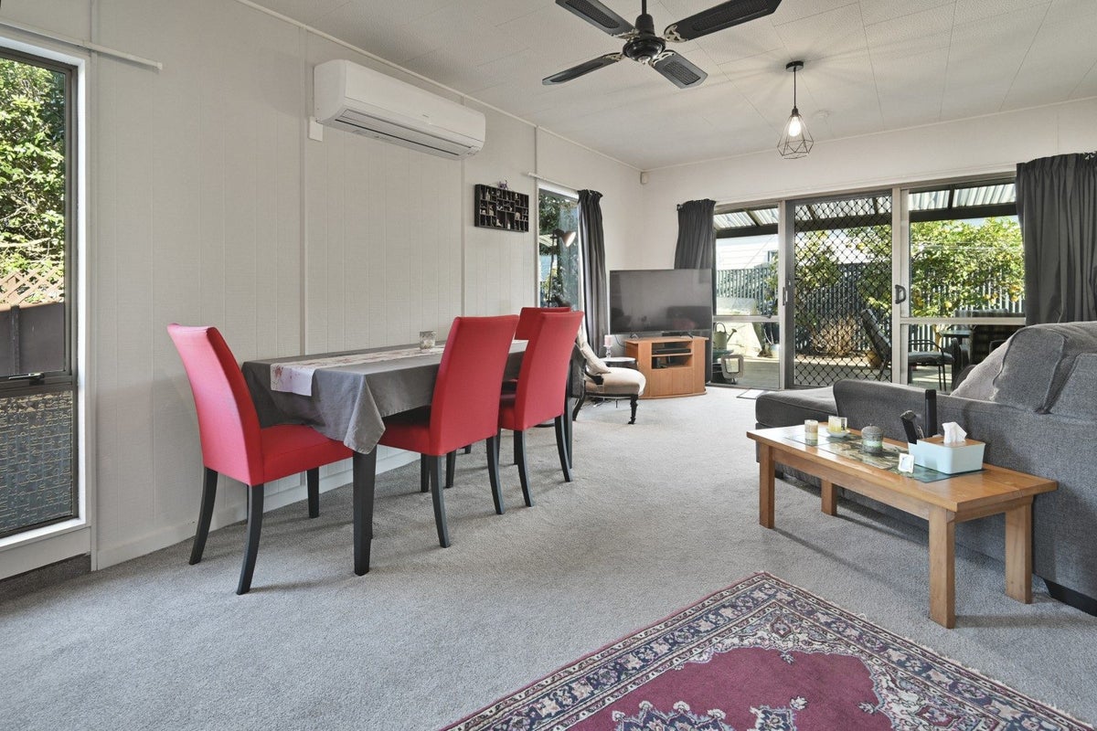 807D Avenue Road East, Parkvale, Hastings - Carousel 2