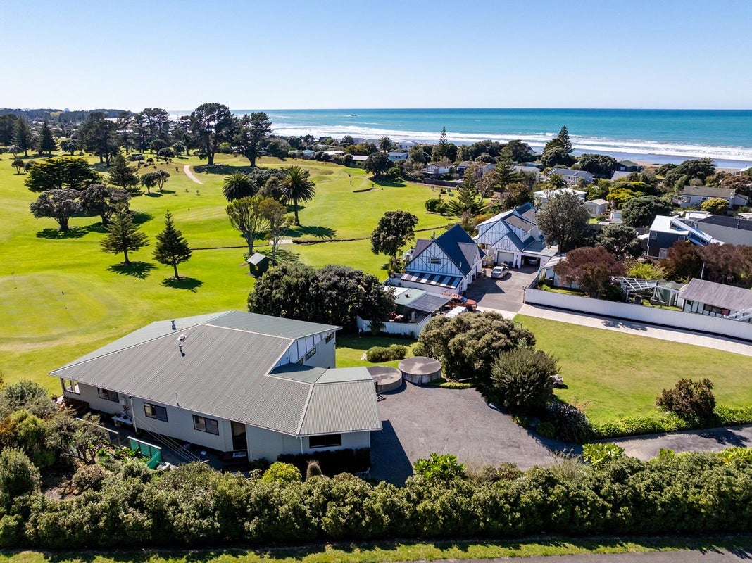 24 Palm Parade, Riversdale Beach, Masterton - Carousel 1