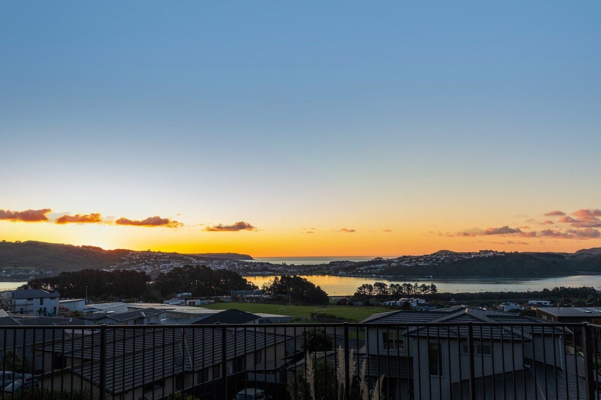 7 Kaiteriteri Close, Aotea, Porirua - Carousel 2