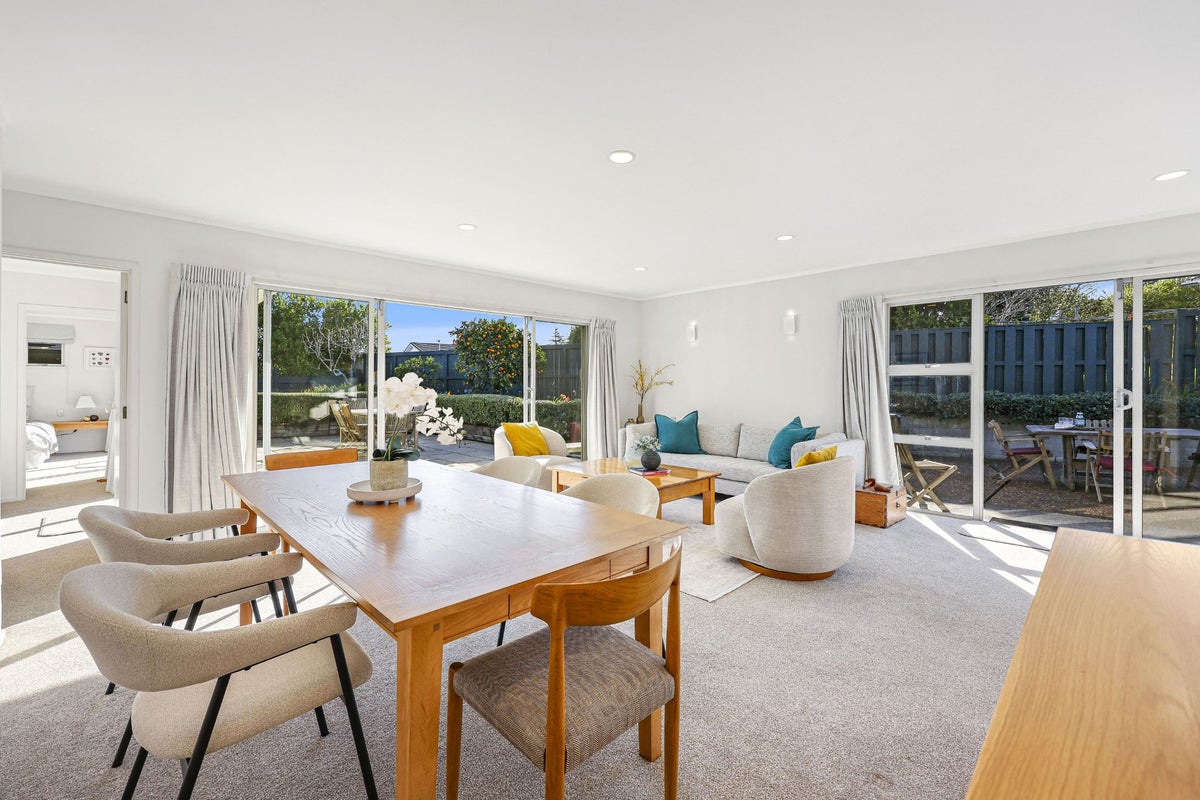 25 Finnerty Avenue, Howick, Auckland - Carousel 1