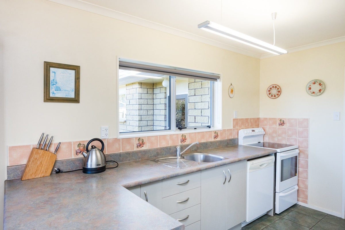 7 Higgin Place, Feilding, Feilding - Carousel 2