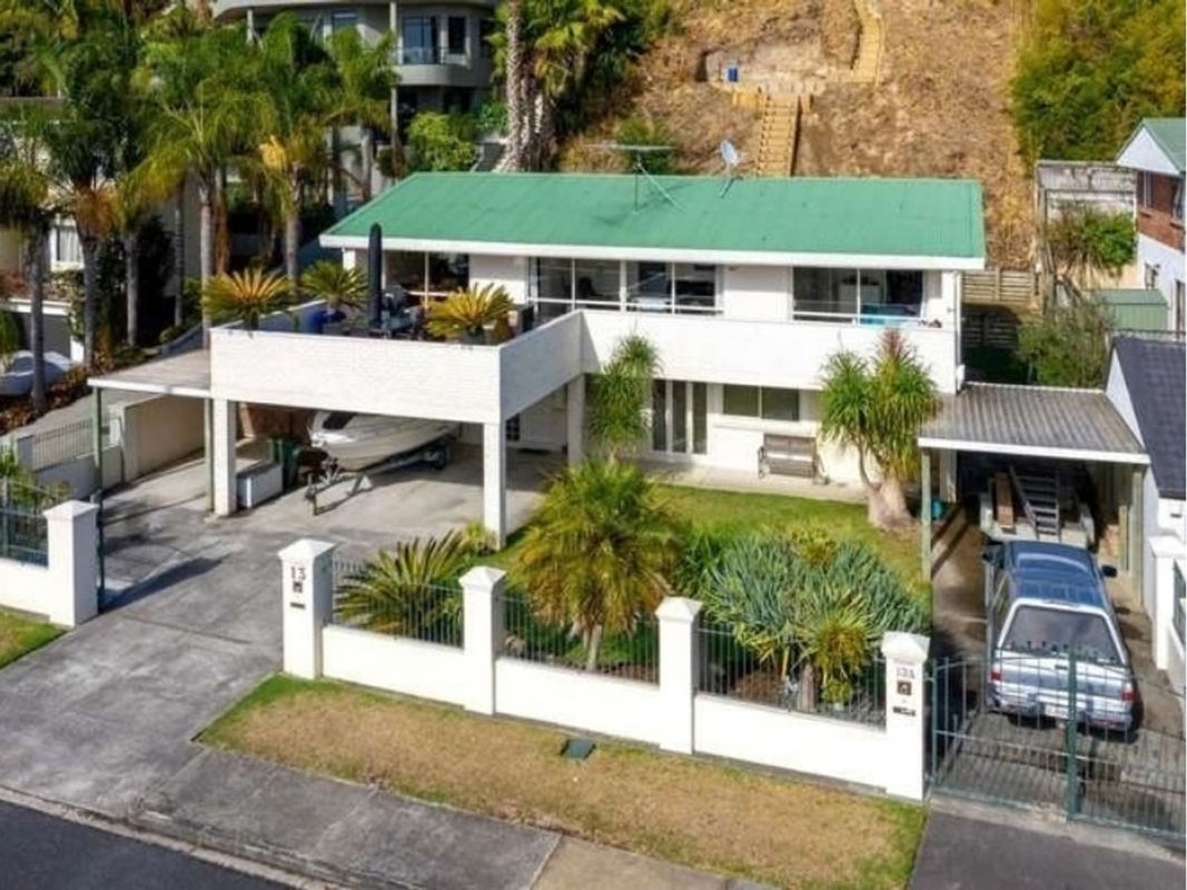 13 Rogers Avenue, Eastern Beach, Manukau City, Auckland - Carousel 1