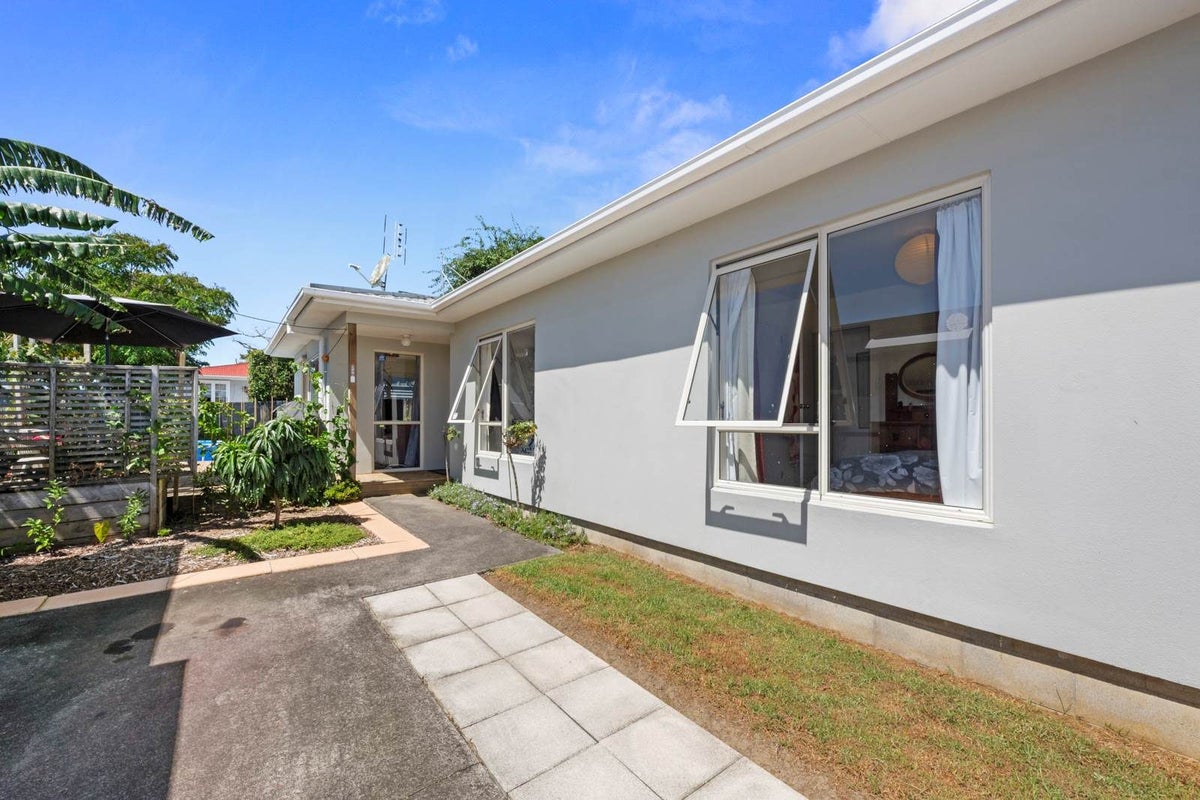 2/256A Birkdale Road, Birkdale, Auckland - Carousel 22