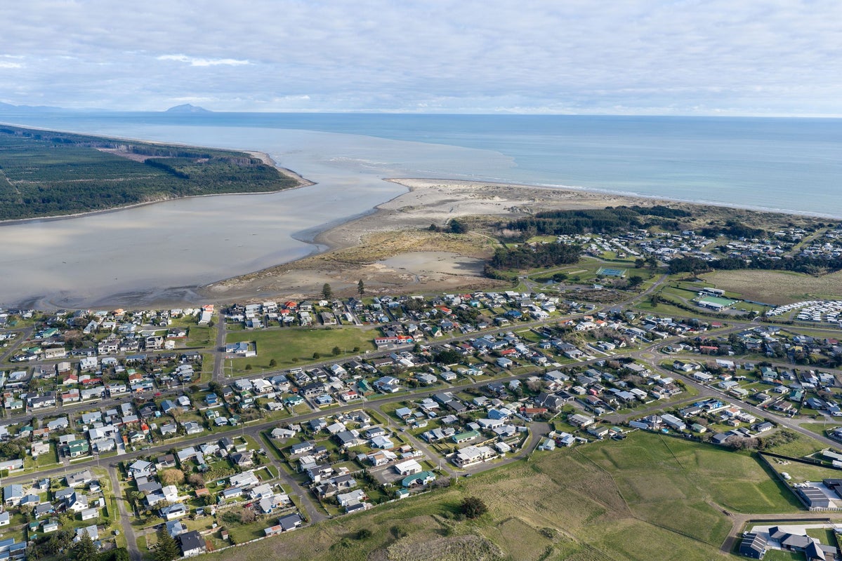 6 Warren Street, Foxton Beach, Foxton - Carousel 39