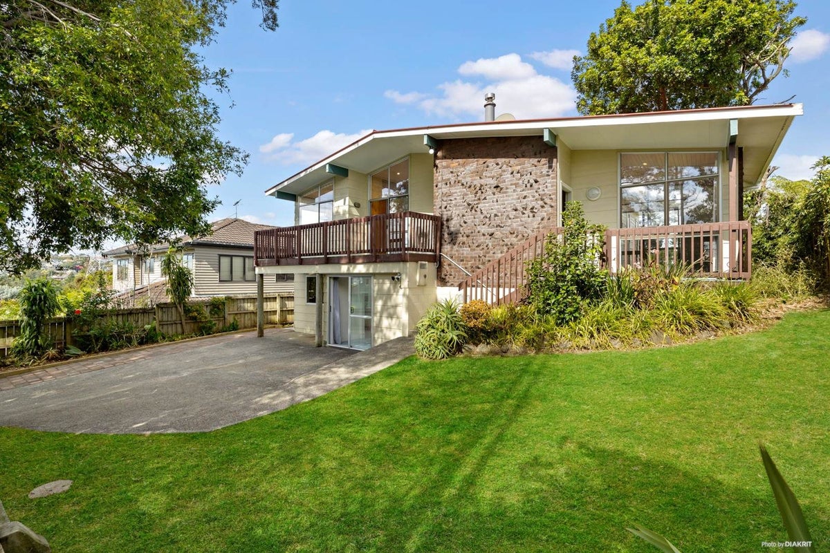 56 Canberra Avenue, Lynfield, Auckland - Carousel 2
