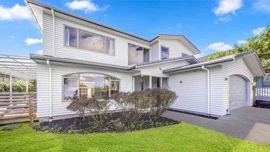 31 Harrowglen Drive, Northcross, Auckland - Carousel 1