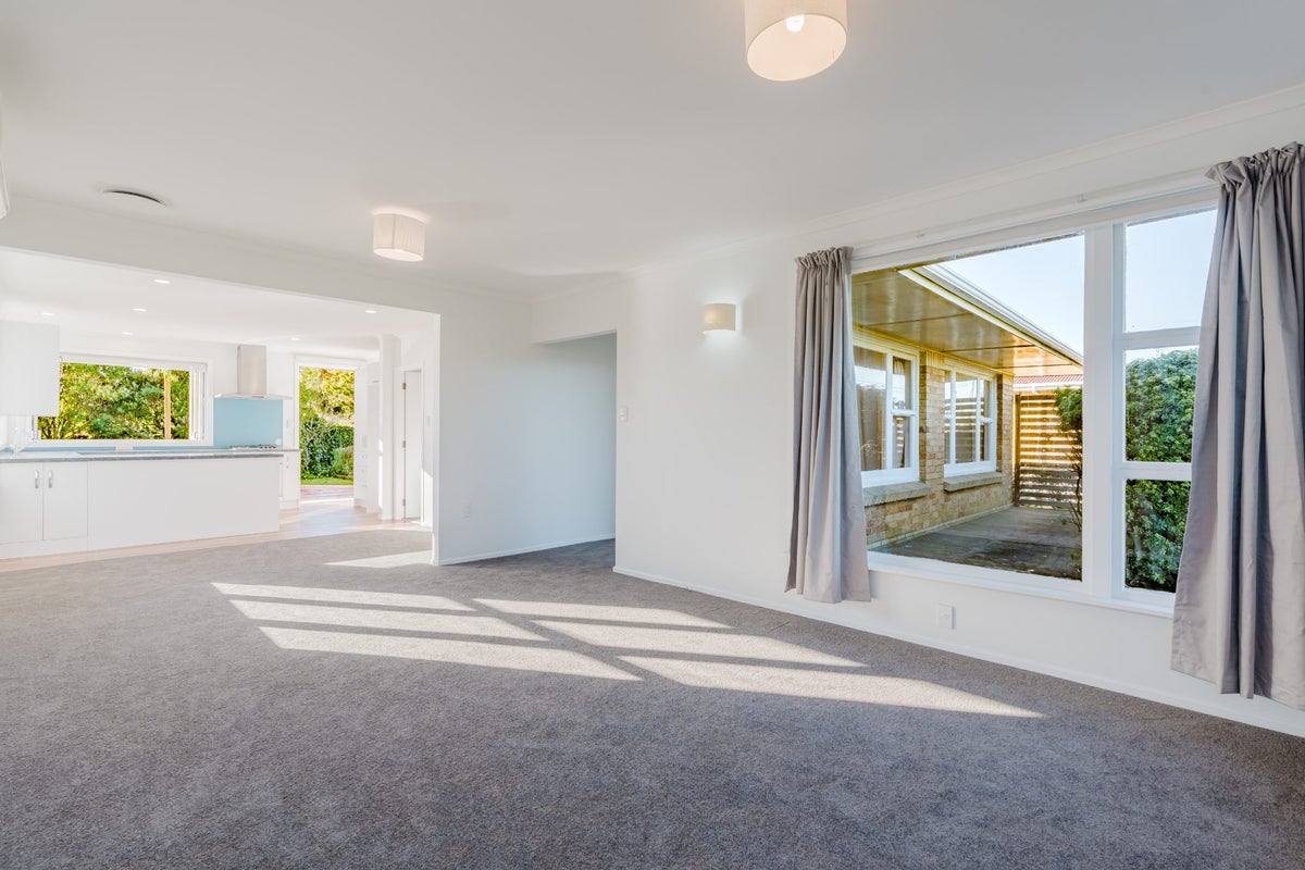 59 Fenwick Crescent, Hillcrest, Hamilton - Carousel 2