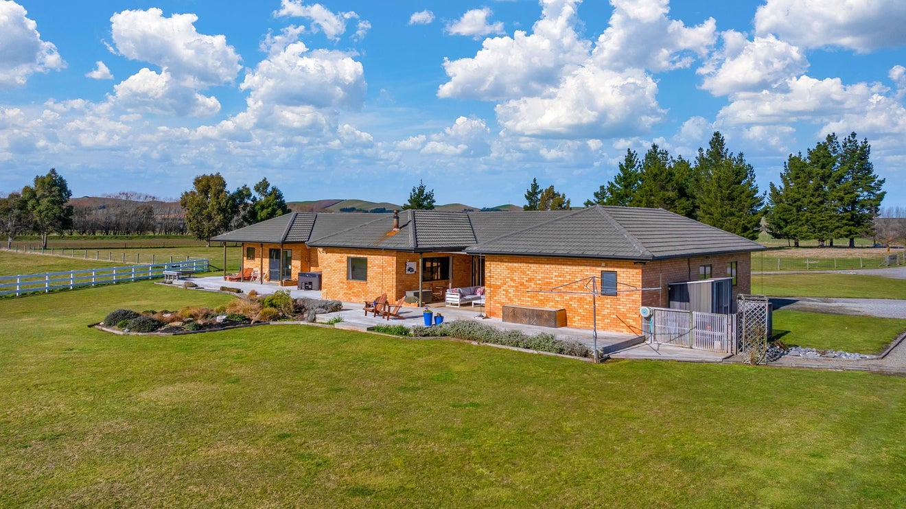 135 Bentleys Road, Hawarden, Hawarden - Carousel 1