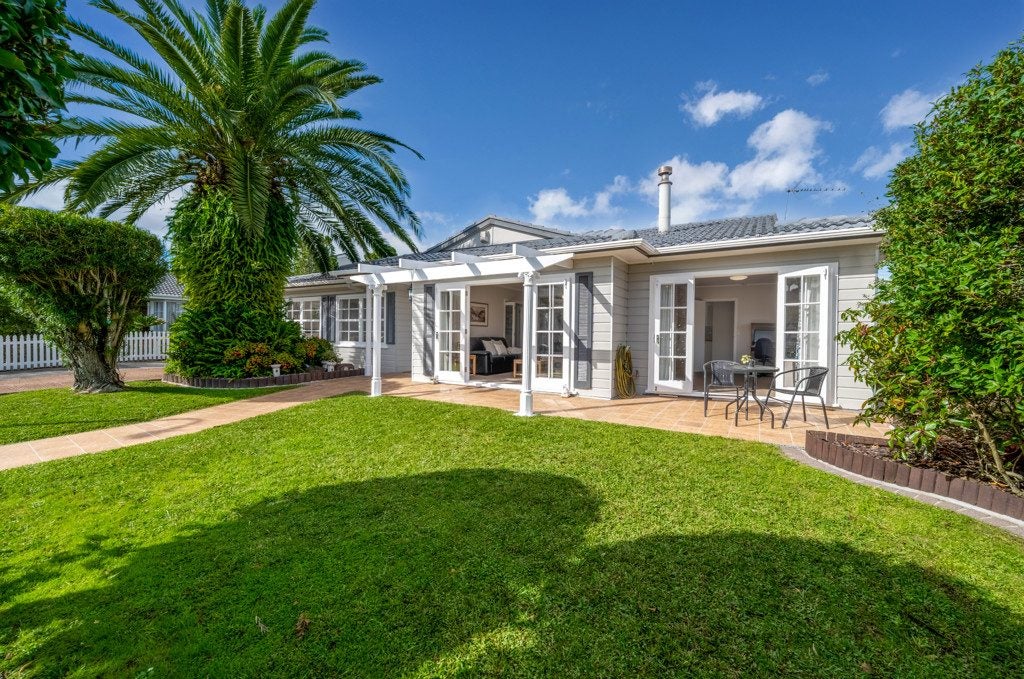 5 Micawber Place, Mellons Bay, Auckland - Carousel 2