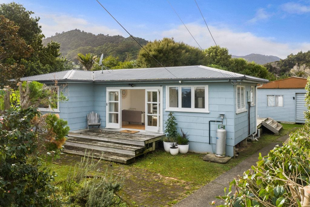 36 Seaview Avenue, Te Puru, Thames - Carousel 1