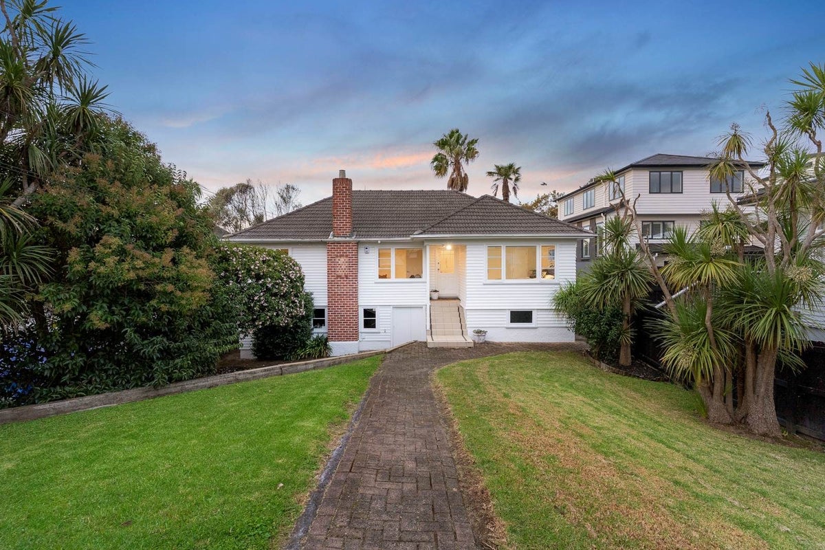47 Kiwi Road, Point Chevalier, Auckland - Carousel 1