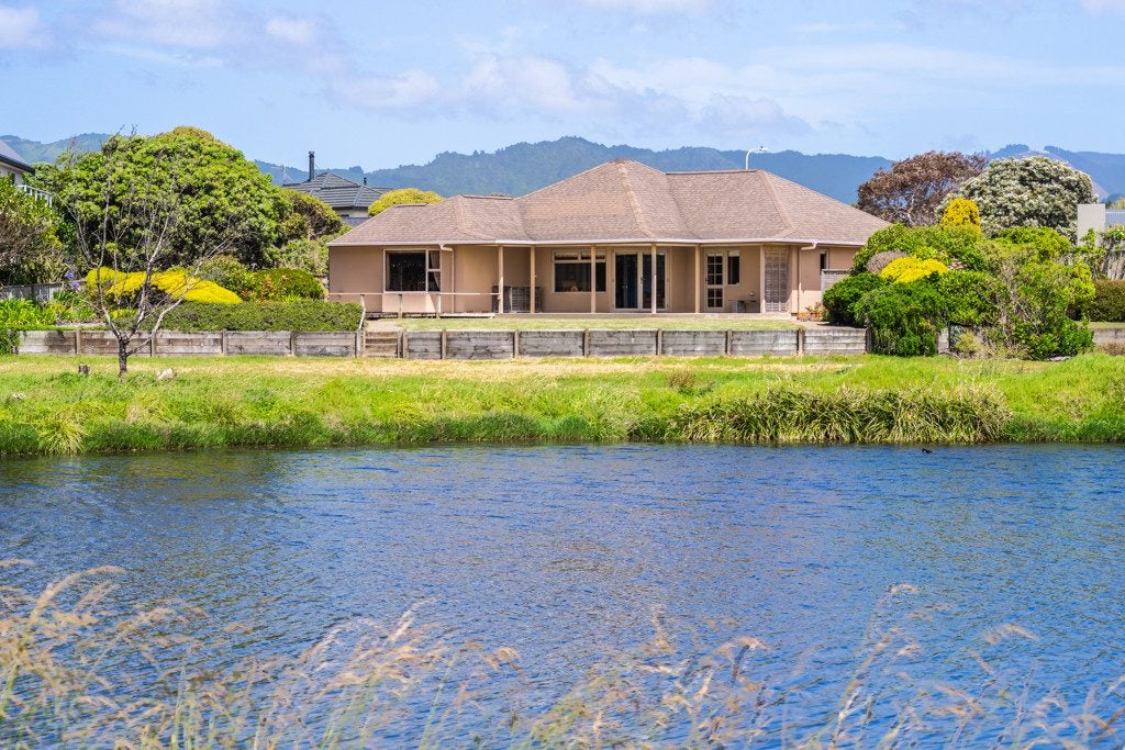 11 Marewa Place, Waikanae Beach, Waikanae - Carousel 2