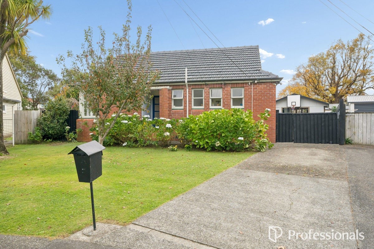 6 Anson Grove, Naenae, Lower Hutt - Carousel 2