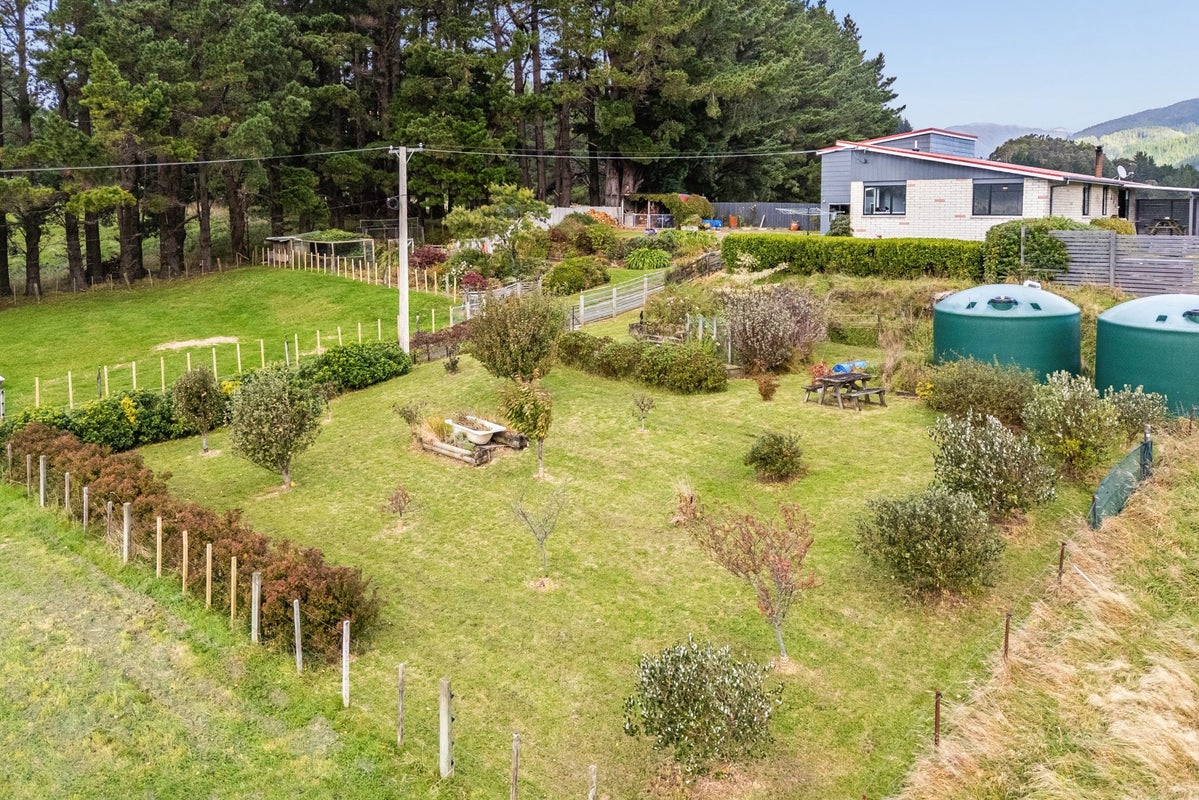 1712 State Highway 2, Kaitoke, Upper Hutt - Carousel 2