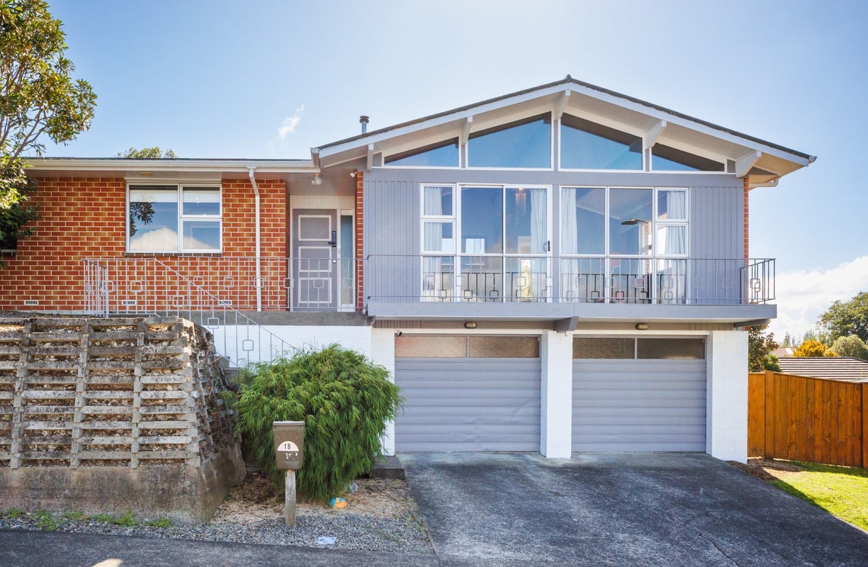 1B Ruamahanga Crescent, Terrace End, Palmerston North - Carousel 1