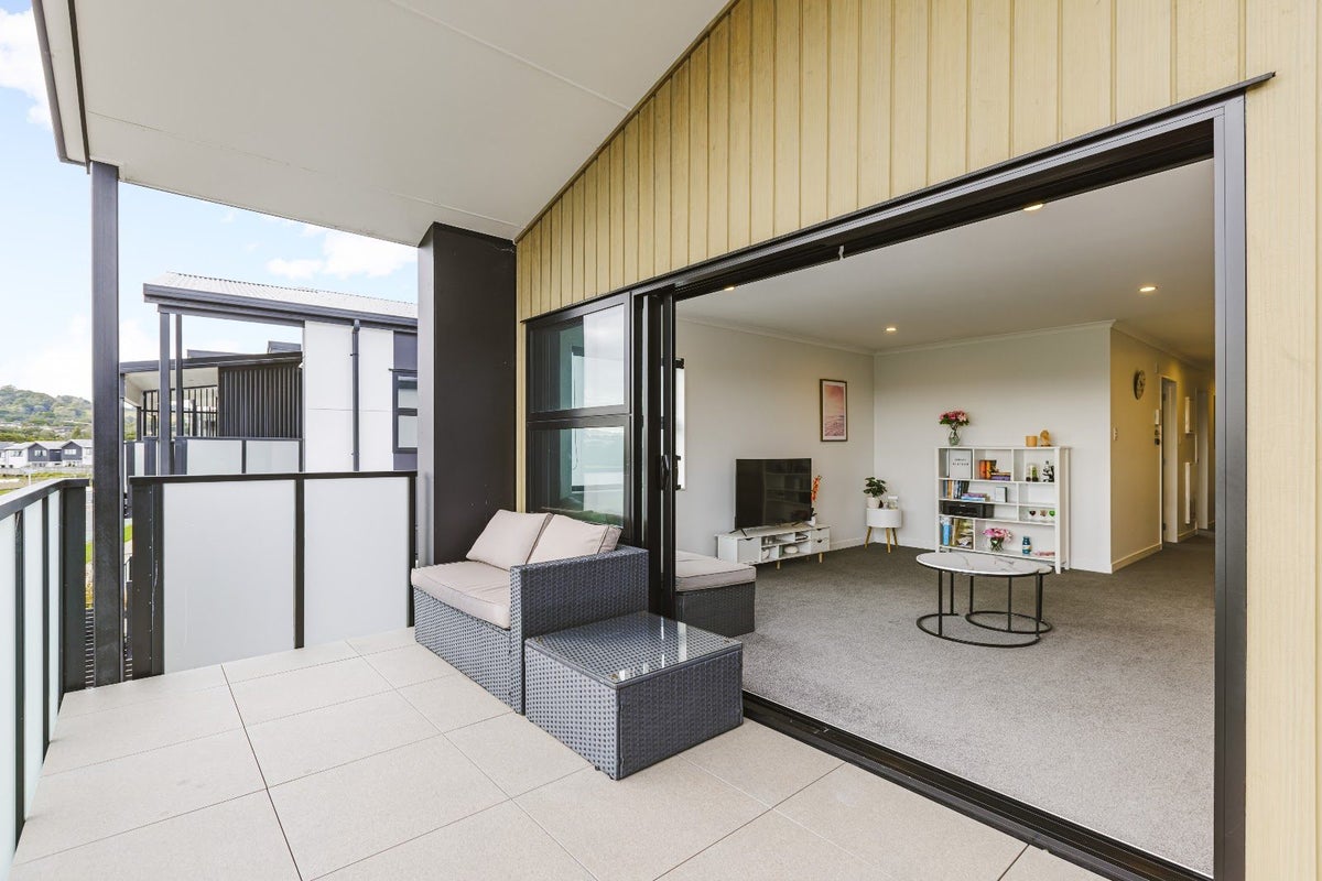 Unit 304/26 Shortfin Place, Flat Bush, Manukau City, Auckland - Carousel 1