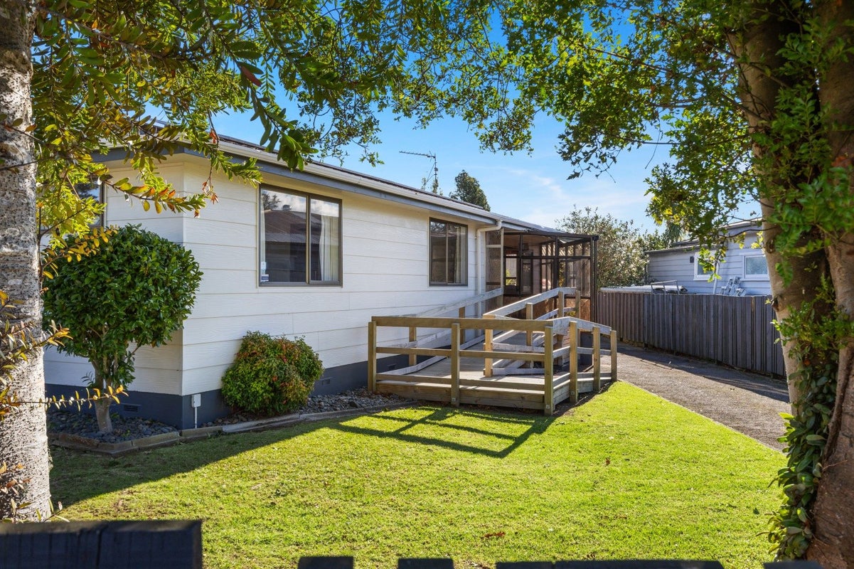 46 Claremont Avenue, Paeroa, Paeroa - Carousel 1