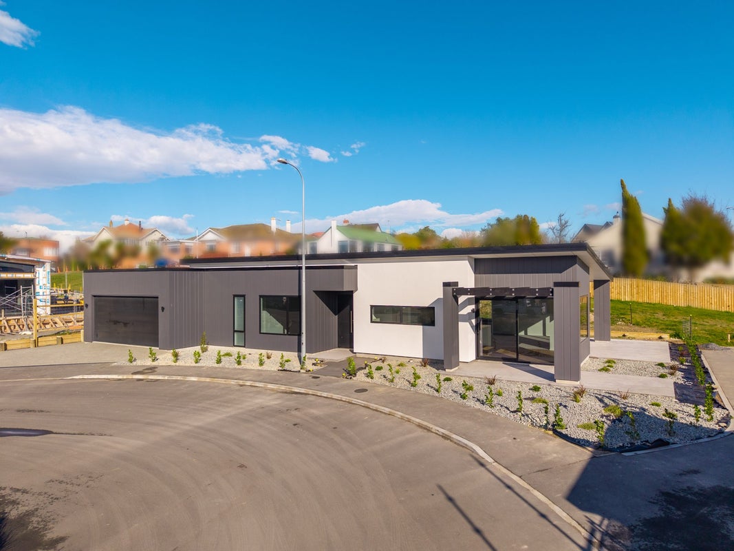 9 Mahara Place, Maori Hill, Timaru - Carousel 1