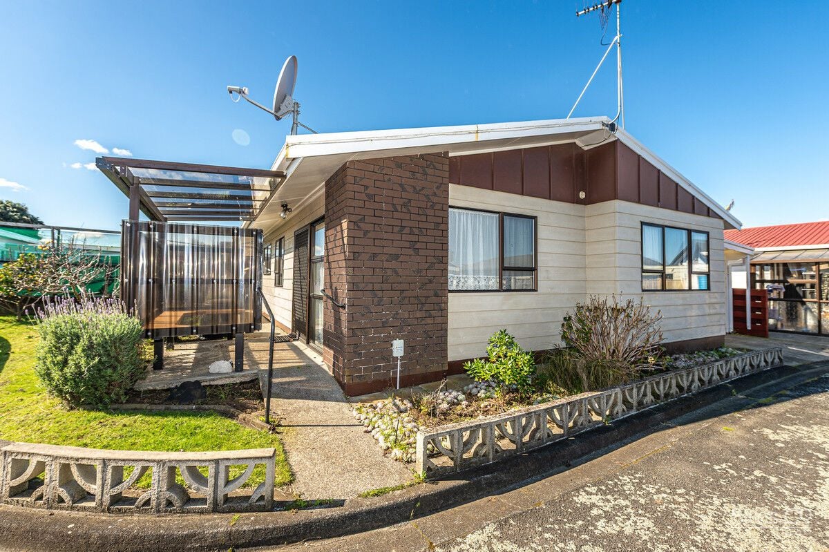 93B Heads Road, Gonville, Whanganui - Carousel 1