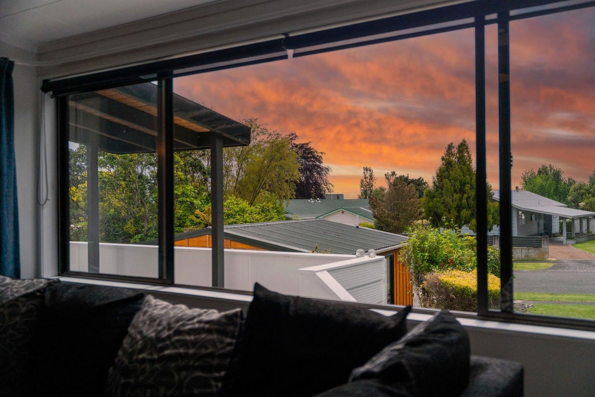 20 Epping Place, Richmond Heights, Taupo - Carousel 1