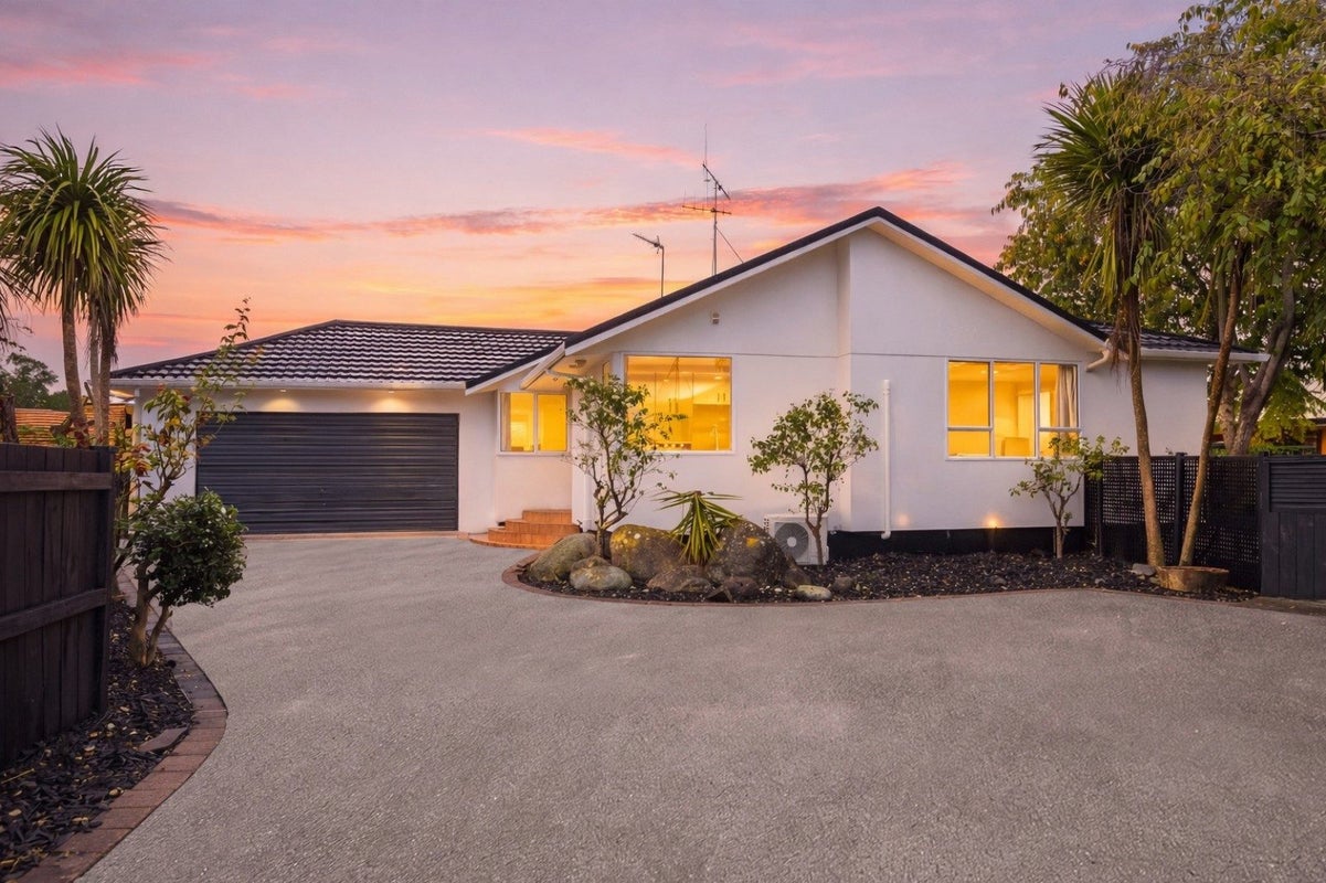 8 Pennant Place, Flagstaff, Hamilton - Carousel 1